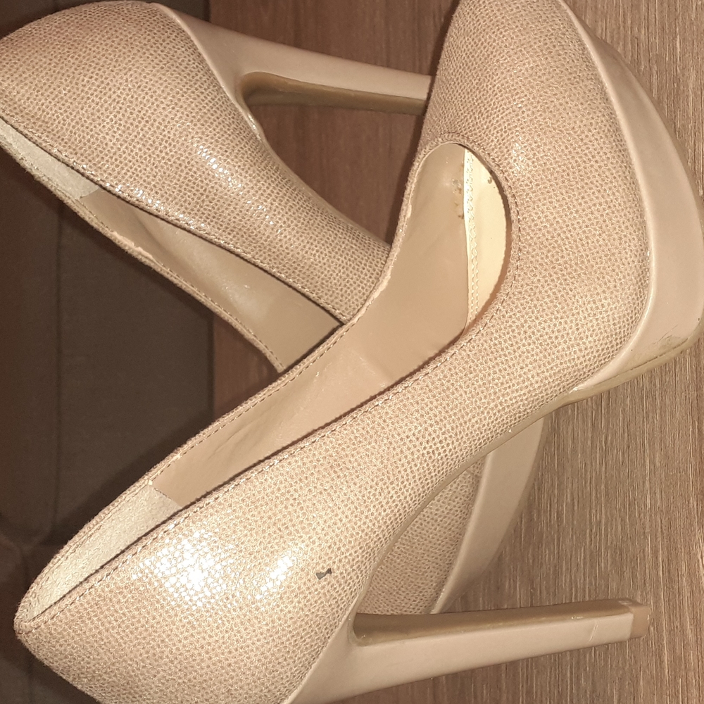 Jessica Simpson Nude Platform Heels Size 6M